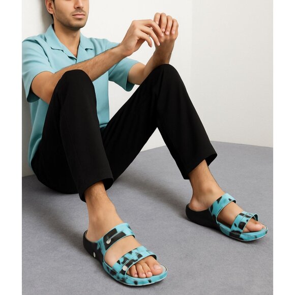 Crocs Classic Spray Camo Sandals Blue Black Iconic Comfort Mens 9/Womens 11 NWT - Picture 1 of 10